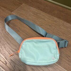 Lululemon Everywhere Belt Bag neon